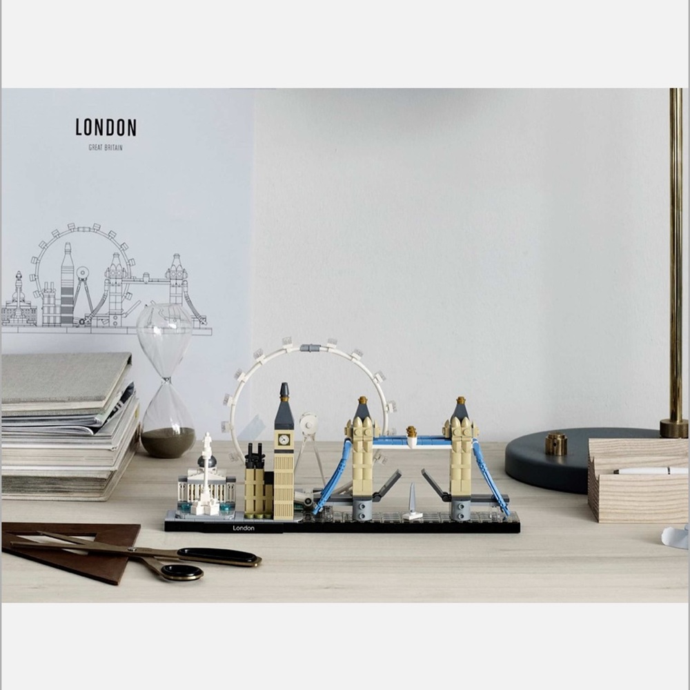 LEGO Architecture London Skyline in Tan, Blue & Black - Picture 5 of 7